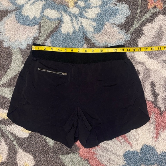 Athleta mod Trekkie short size 10 - Picture 4 of 9